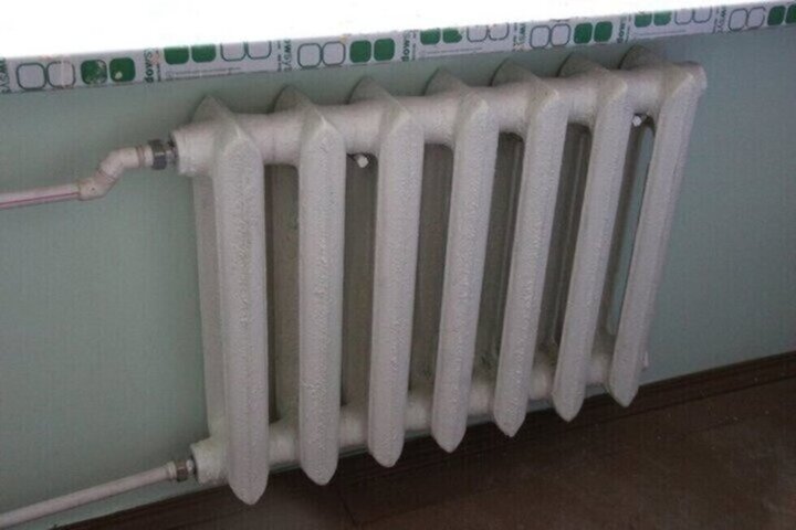 Из-за ремонтных работ в двух районах Саратова на сутки отключат отопление и горячую воду в десятках домов, а также в детской поликлинике и детском саду