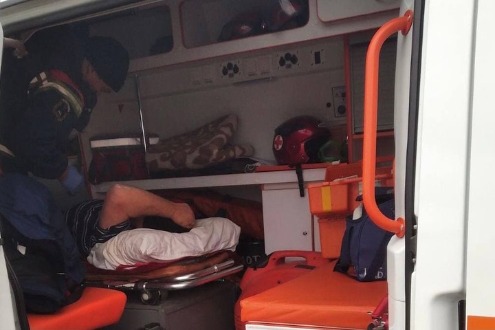 Пенсионеру стало плохо на турбазе на острове: мужчину эвакуировали спасатели