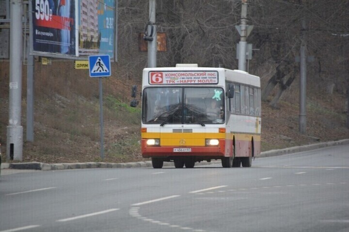 За неделю удвоилось число автобусных маршрутов в областном центре, где перевозчики собираются поднять цену проезда до 30 рублей