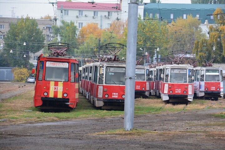 В трамвайном депо в центре Саратова вспыхнул пожар