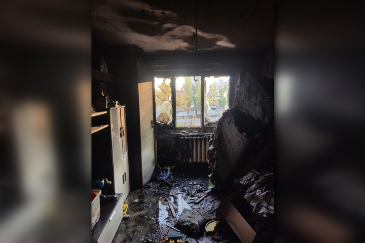 В Балаково мужчину и пятилетнего ребёнка госпитализировали с отравлением продуктами горения из-за пожара