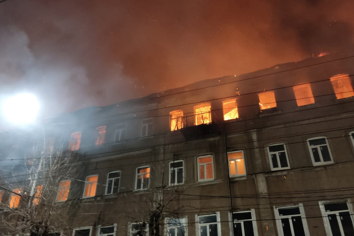 Прокуратура выяснит, нет ли вины собственников здания бывшей гостиницы «Россия» в ночном пожаре