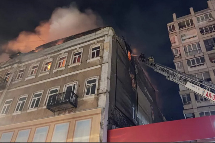 В Саратове снова произошел пожар в здании бывшей гостиницы «Россия»