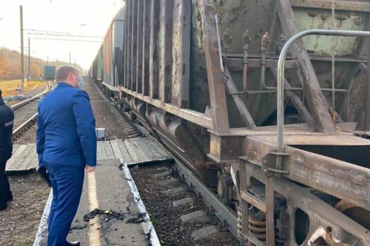 В Аркадакском районе двое детей забрались на поезд и получили удар током: второму ребенку с 95% ожогов тела выжить не удалось
