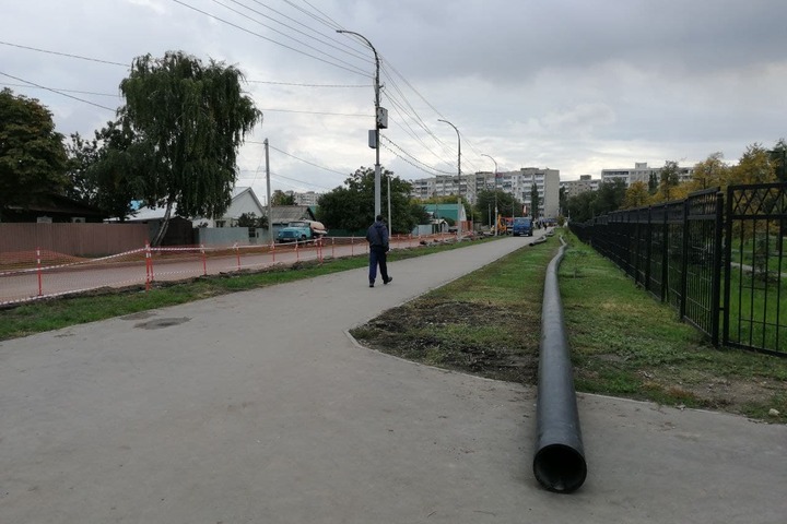 Коммунальщики заменили водопровод на улице Химическая