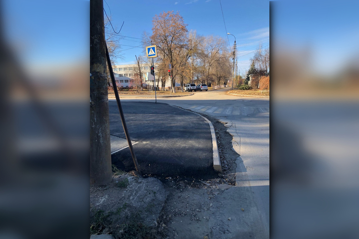 «Если не завершить работу, вообще дороги не будет»: житель Балаково запечатлел отремонтированный тротуар, который не доделали до конца