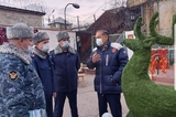 На фоне скандала с пытками в саратовской тюремной больнице депутат Госдумы приехал посмотреть, как заключенные делают топиари