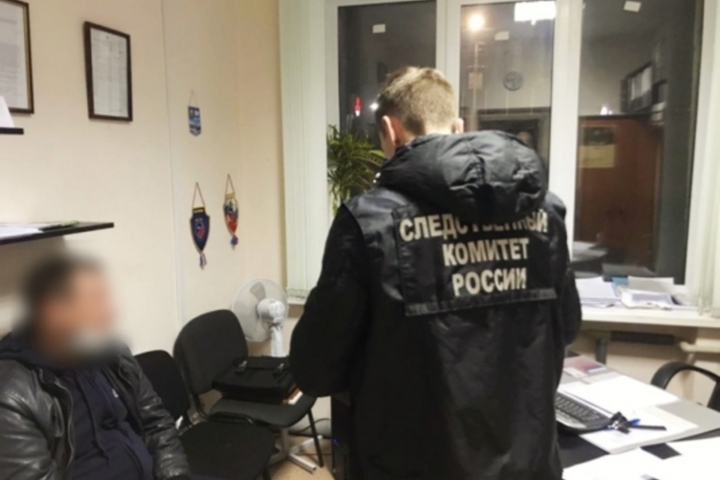 Сотрудник ГИБДД на рабочем месте получил взятку от замдиректора автошколы: возбуждено уголовное дело