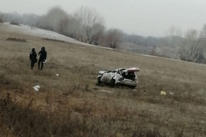 На грунтовой дороге погиб 27-летний водитель перевернувшегося ВАЗа
