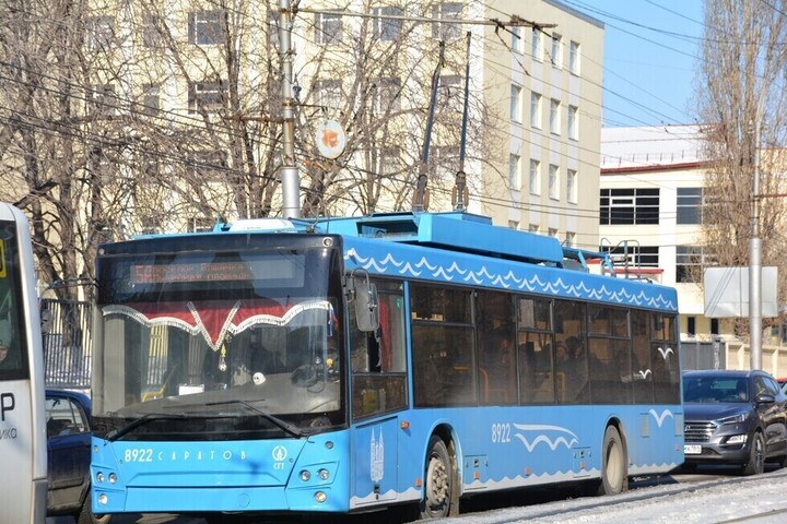 Утро началось для жителей Октябрьского и Ленинского районов с массового простоя трамваев и троллейбусов