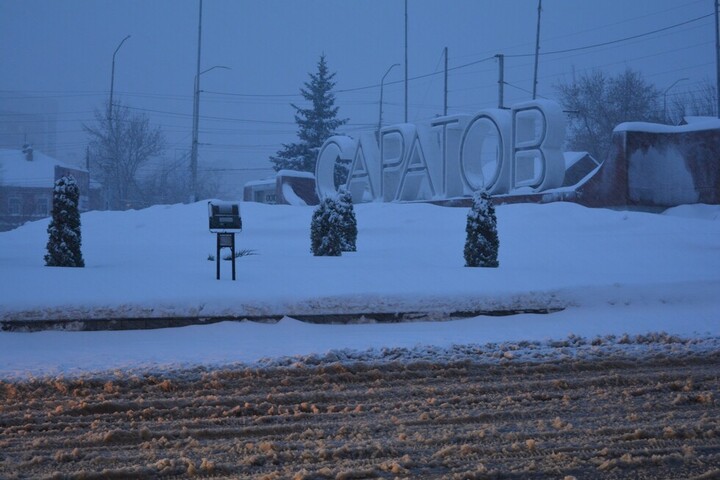 МЧС и ГИБДД предупреждают жителей Саратова о снежных заносах в воскресенье