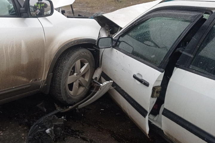 В массовой аварии на Усть-Курдюмской пострадали два человека