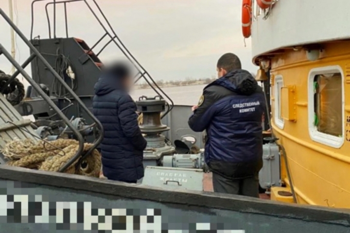 В Вольском районе капитан слил топливо на другое судно, причинив ущерб предприятию на 104 тысячи рублей: возбуждено уголовное дело о растрате