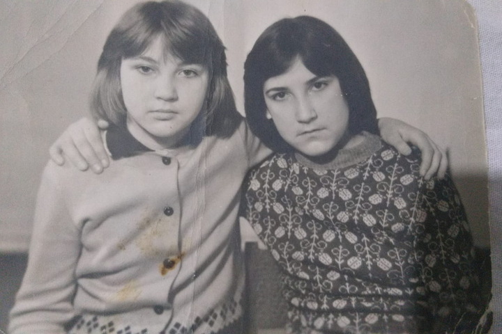 «Тогда, когда мы начали, еще сотовых телефонов не было»: москвичка рассказала, как уже 30 лет ищет сестру, с которой их разлучили в Саратовской области