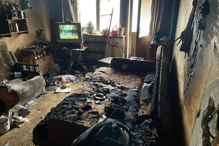 В поселке Степное на пожаре из-за неосторожного курения пострадала пенсионерка