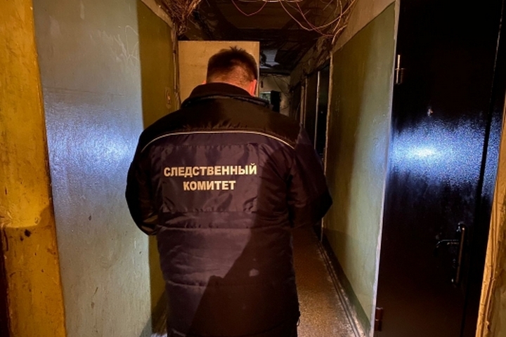 Жители дома в Ленинском районе вызвали полицейских из-за шума: те нашли в квартире труп хозяина