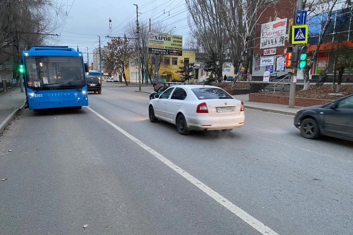 На Астраханской троллейбус сбил 13-летнего школьника