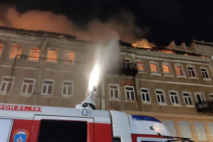 Сгоревшее здание гостиницы «Россия». Вице-губернатор попросил прокурора области рассмотреть вопрос о возбуждении уголовного дела