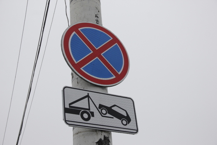В Саратове для проведения работ по очистке дорог на 3,5 месяца вводят запрет на остановку и стоянку автомобилей на 67 улицах: полный список