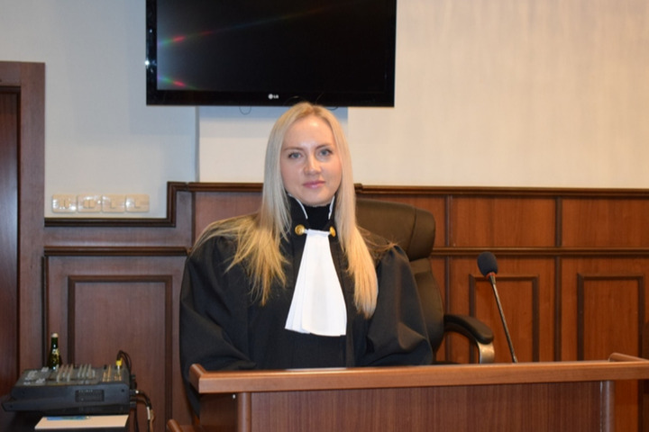Супруга саратовского прокурора стала судьей и приняла присягу