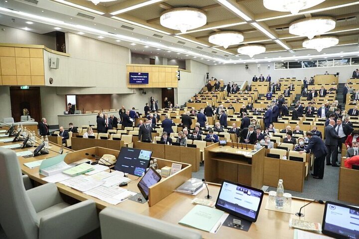 Эхо поправок в Конституцию: предлагается на 700-800 миллионов рублей увеличить зарплатный фонд помощников депутатов и сенаторов