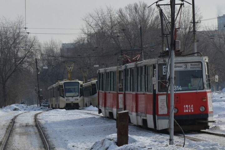 Утро в Саратове снова началось с простоя двух популярных трамвайных маршрутов