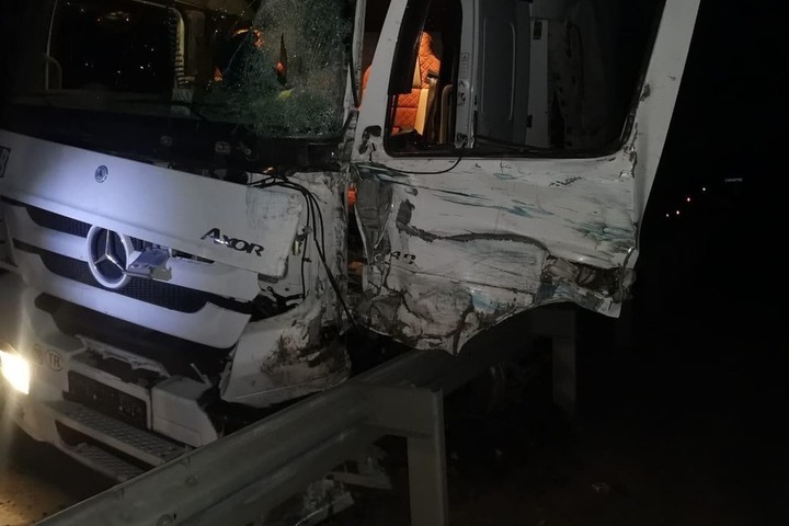 В Воскресенском районе столкнулись два грузовика: погиб мужчина