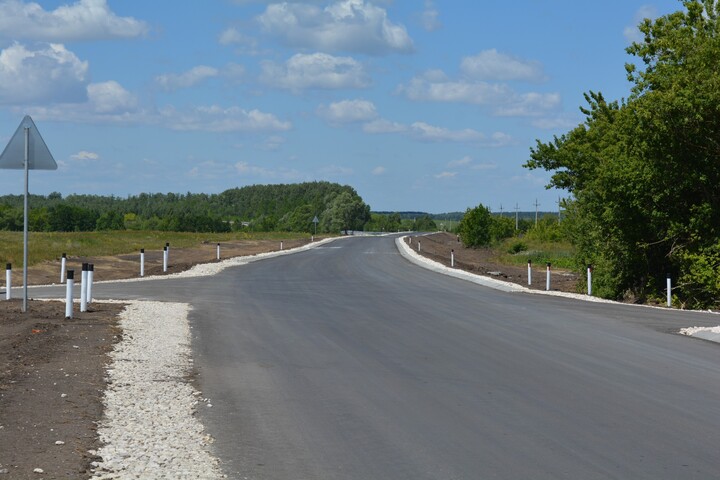 В Саратовской области отремонтируют еще 16,4 километра дороги между двумя районными центрами (её чинят уже третий год)