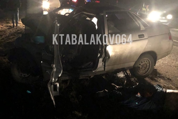 На трассе в пригороде Балаково водитель «десятки» погиб при столкновении с опорой ЛЭП