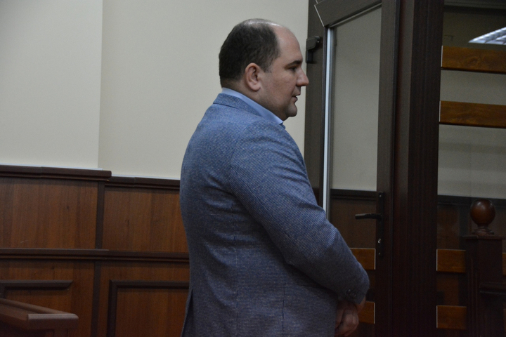 Начальник управления по борьбе с коррупцией ГУ МВД Дмитрий Елизаров, которого обвиняли в получении взяток, ушёл на пенсию и отсудил крупную компенсацию за незаконное уголовное преследование