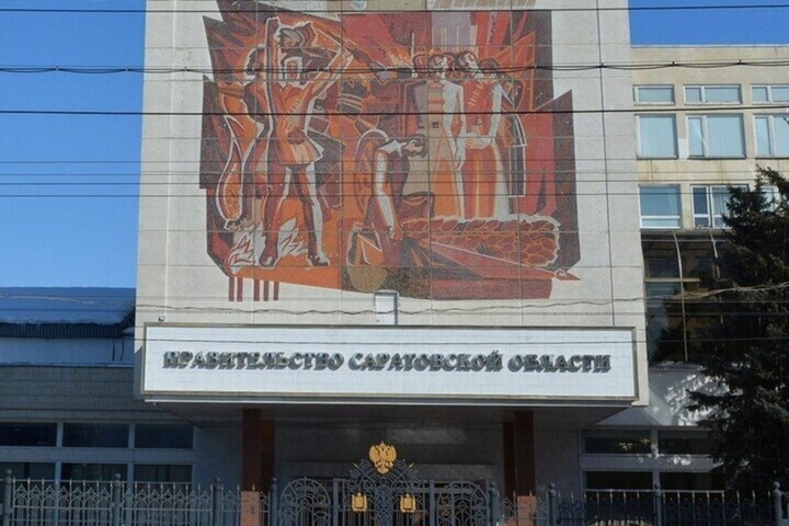 В правительстве Саратовской области стали отстранять непривитых работников (среди них нет госслужащих)