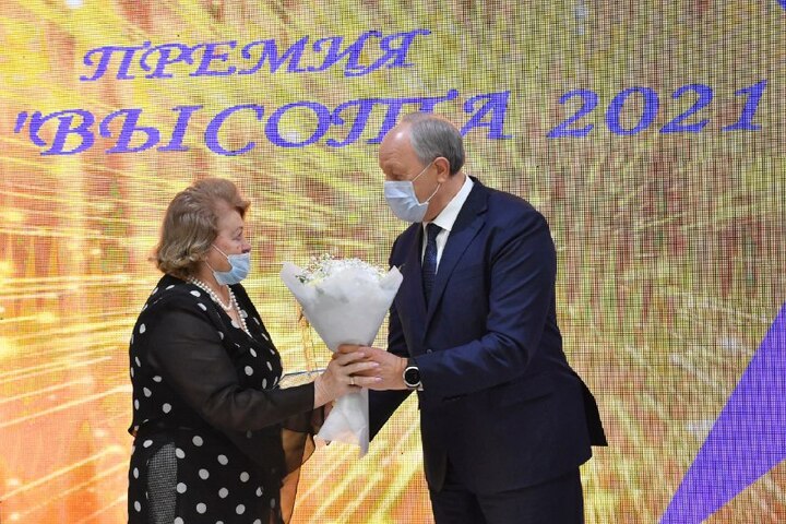 Победители премии «Высота» получили по 100 тысяч рублей (список лучших педагогов области)