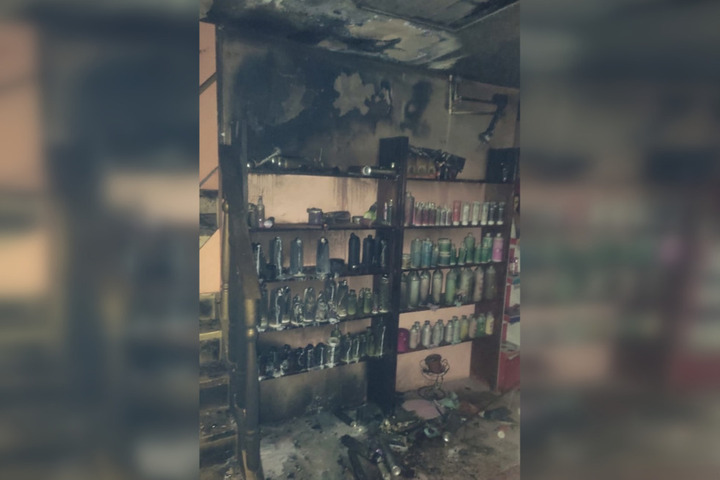 В Аткарске, в парикмахерской от огня пострадали 4 женщины (возможно, пожар связан с женой сотрудника правоохранительных органов)