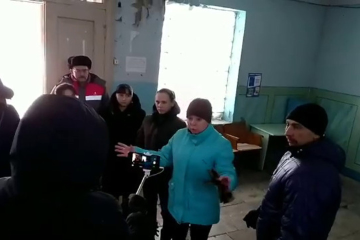 Школу в селе в Балашовском районе хотят реорганизовать якобы из-за плохой успеваемости. Местные жители не согласились с таким решением и записали видеообращение