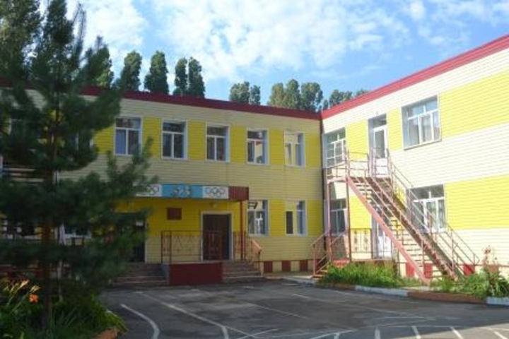 Жители Балаково рассказали, что детский сад решил пойти по пятам школ и объявил досрочные каникулы. В администрации информацию не подтвердили, в учреждении сбросили звонок
