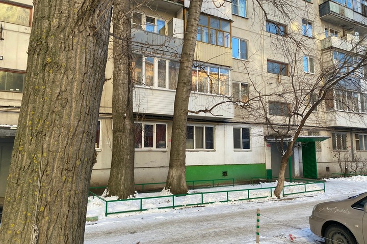 У многоэтажки на Беговой обнаружили тело 81-летней пенсионерки