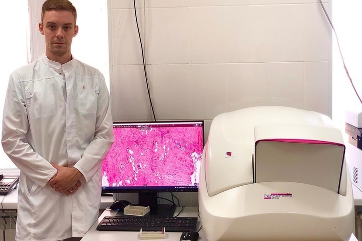 В саратовском областном онкодиспансере появился единственный в области микроскоп, благодаря которому диагностика пациентов с подозрением на новообразования проходит в разы быстрее