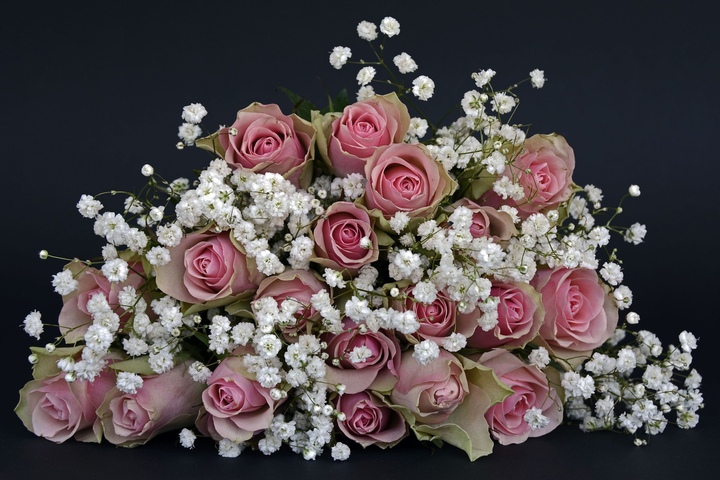 Международный интернет-магазин предлагает саратовцам заказать цветы со скидкой для коллег, друзей и близких накануне Нового года