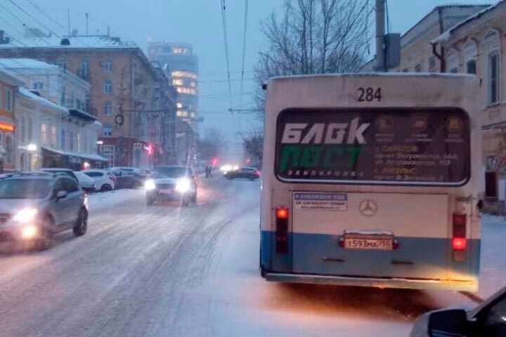 На Московской автобус сбил пенсионерку, переходившую в неположенном месте