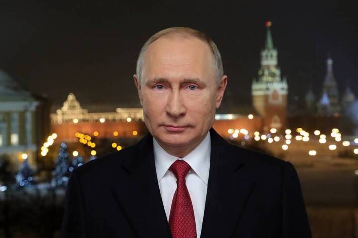 Президент Путин в новогоднем обращении высказал слова поддержки людям, потерявшим близких из-за пандемии, и рассказал о «надежде на добрые перемены»