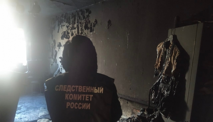 В Пугачеве женщина пыталась вытащить соседа из горящего дома, но мужчина погиб
