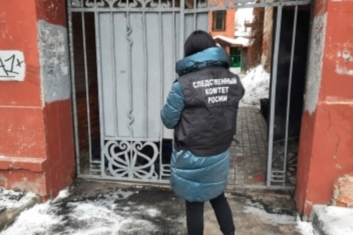 В двух шагах от прокуратуры Саратова нашли тело замёрзшего мужчины