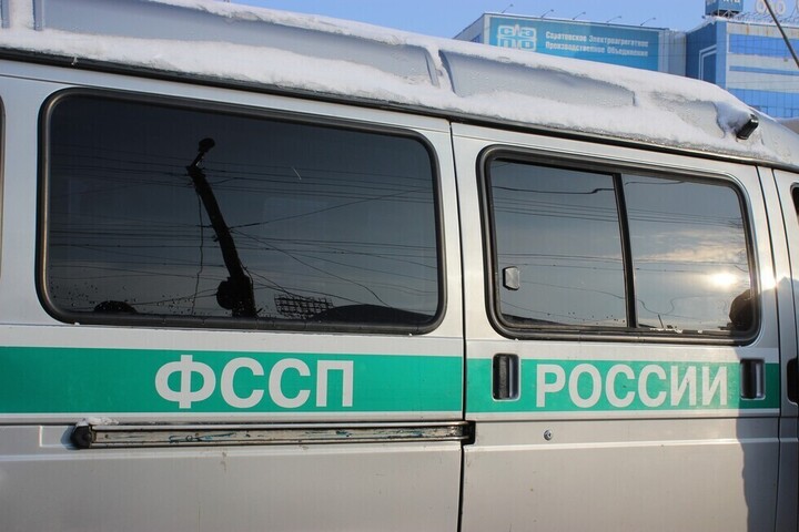 Алиментщик задолжал десятки тысяч рублей на содержание двухлетней дочери: мужчину приговорили к общественным работам в полиции