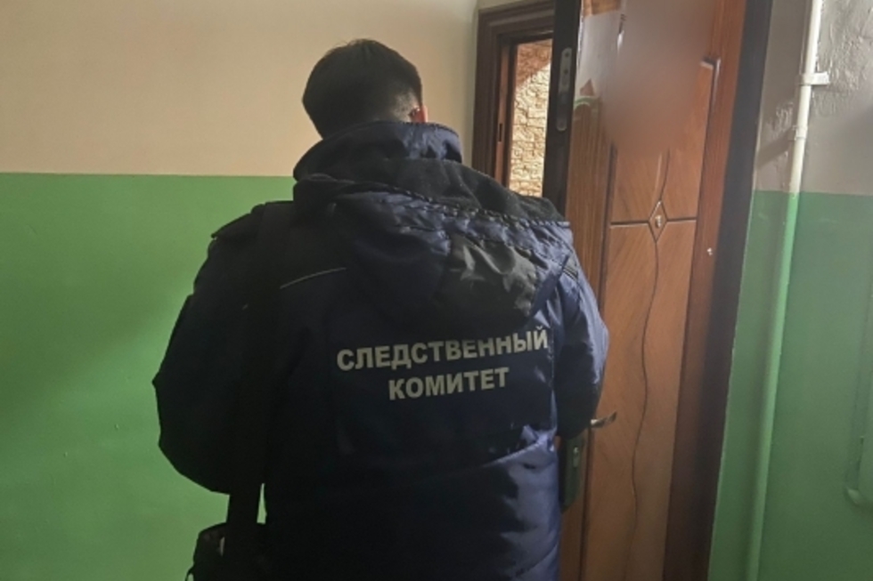 На лестничной клетке в Ленинском районе нашли труп. Возбуждено уголовное дело
