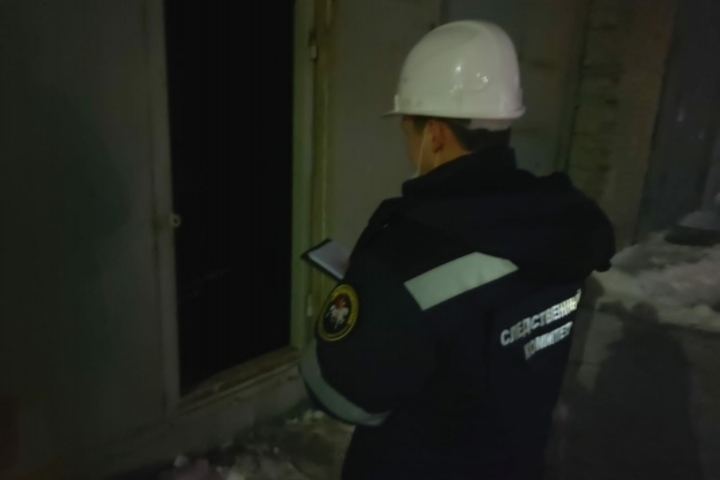 В Балаково сотрудник организации во время монтажных работ сорвался со страховочного троса и упал на бетон
