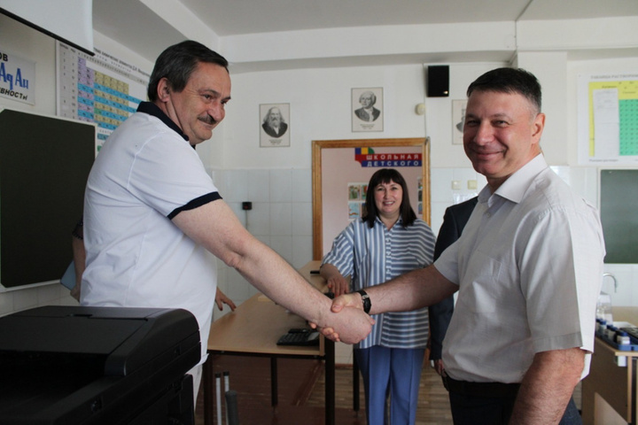 В Саратовской области вновь выберут 28 учителей, которые поедут работать в села за миллион рублей