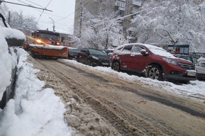 Последствия снегопадов. В Саратове на несколько часов перекроют еще несколько улиц, автомобилистам напоминают о штрафах за парковку