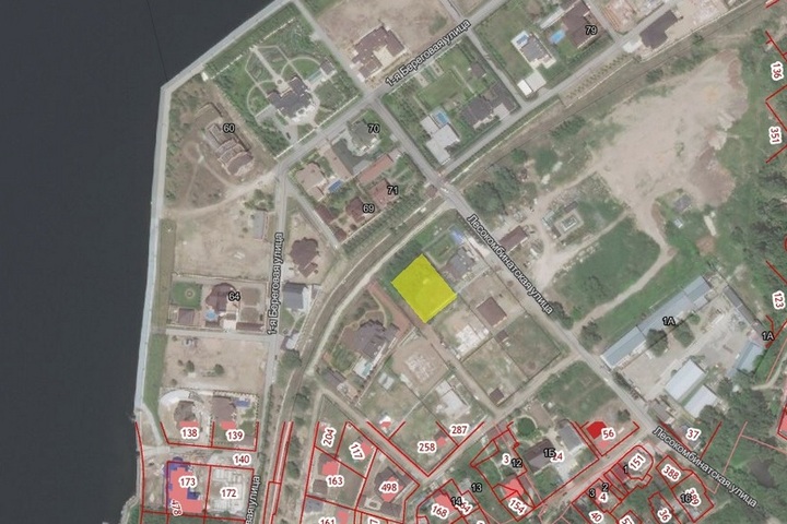 В Энгельсе чиновники выставили на продажу землю под строительство коттеджа в 200 метрах от коренной Волги