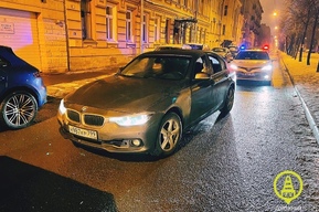 В Санкт-Петербурге саратовец без прав взял в аренду BMW, попытался скрыться от полиции и чуть не сбил инспектора