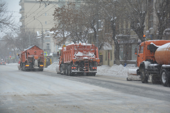 В Энгельсе для расчистки дорог на два дня запретят останавливаться на нескольких улицах